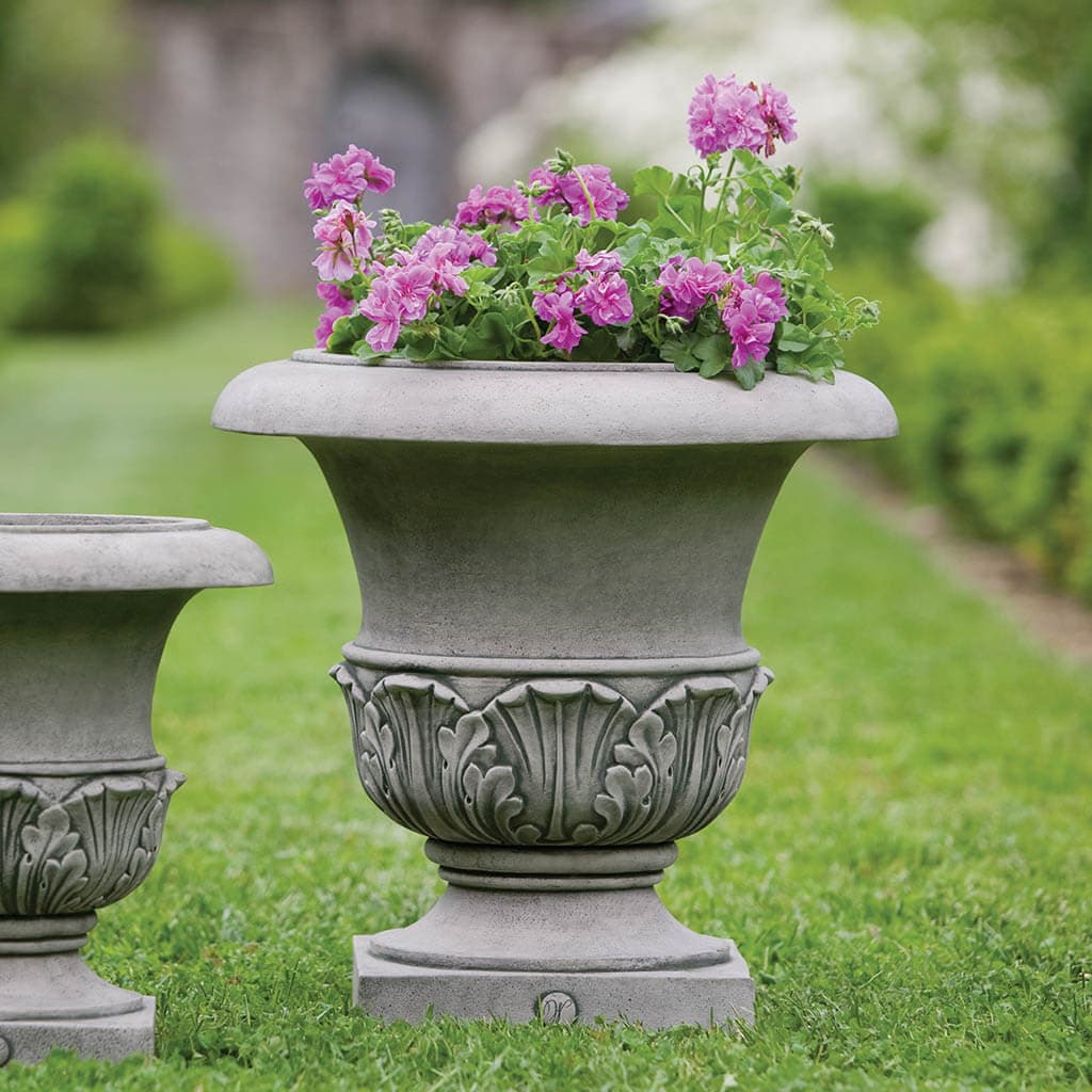 Williamsburg Acanthus Planter, Large