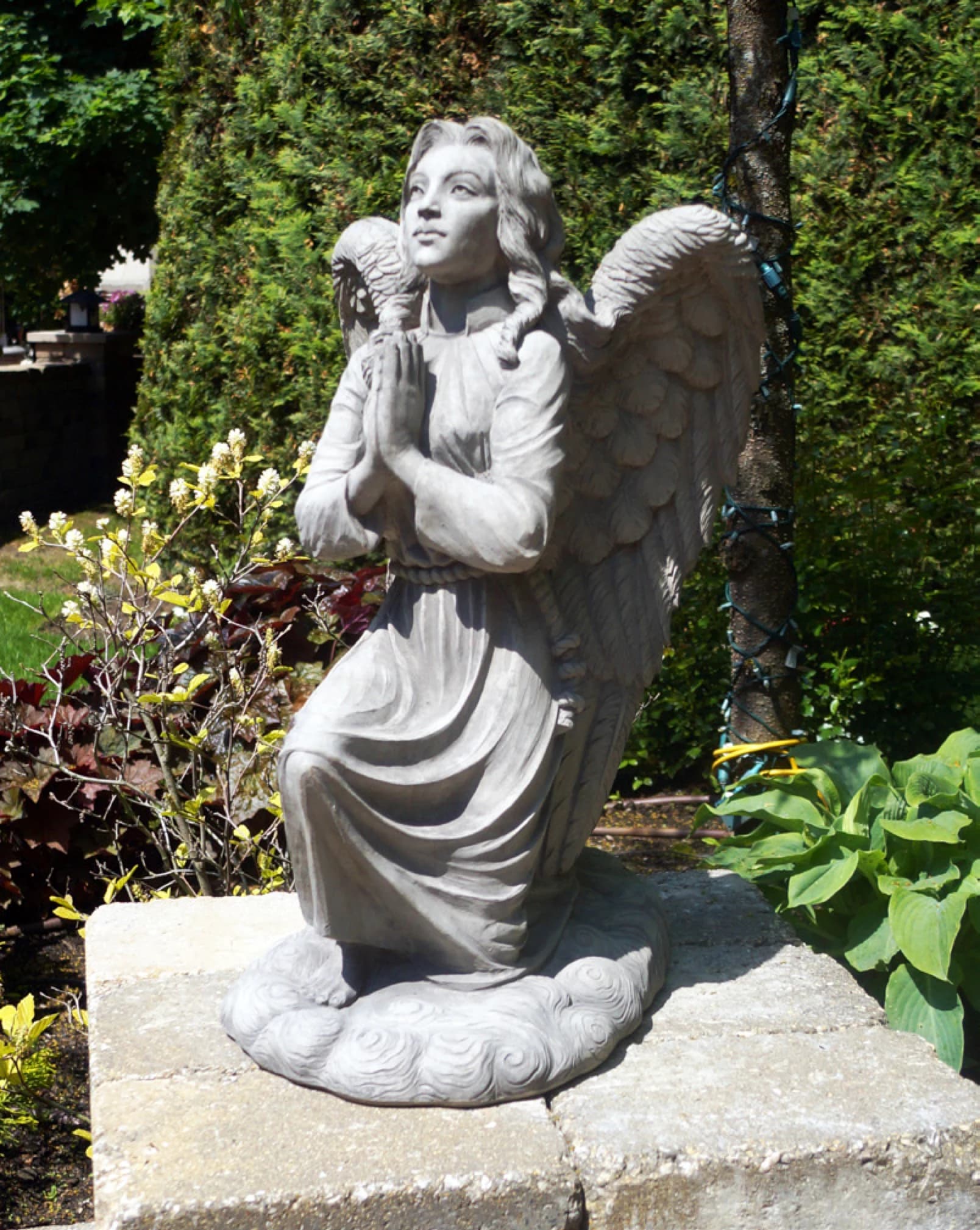 Kneeling Angel