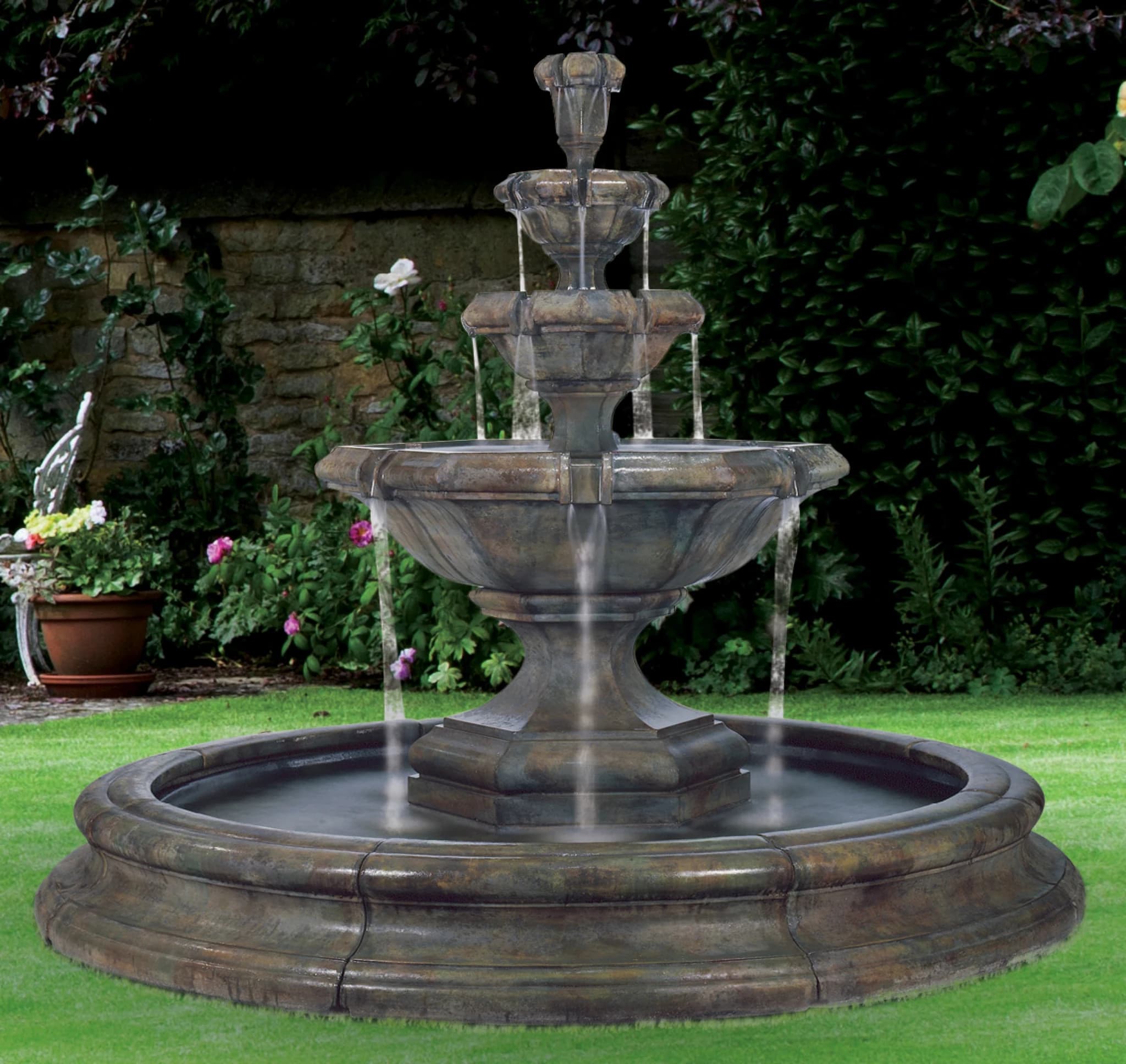 Grande Kensington Three-Tier Fountain in Toscana Pool, Original Surround (13 pc.)
