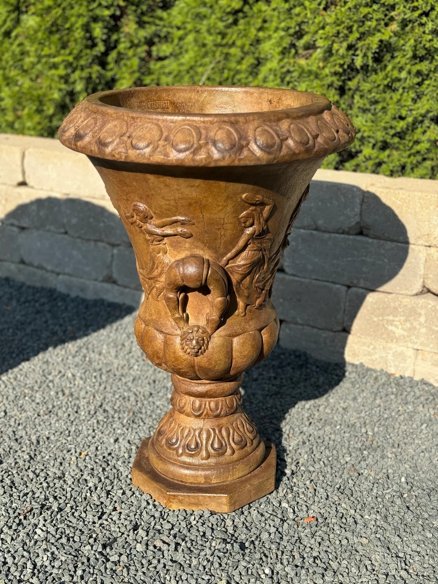 Small Classical Dancers Urn