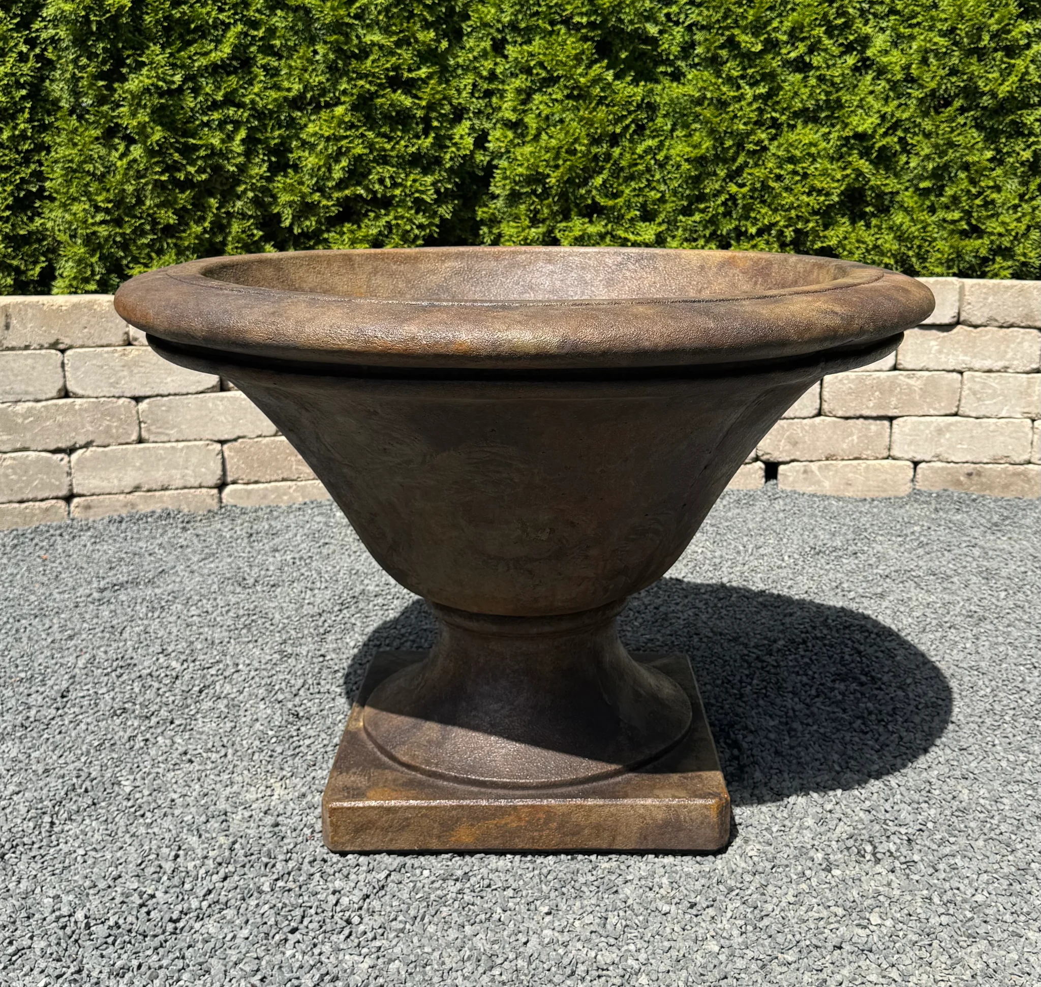 Basso II Urn