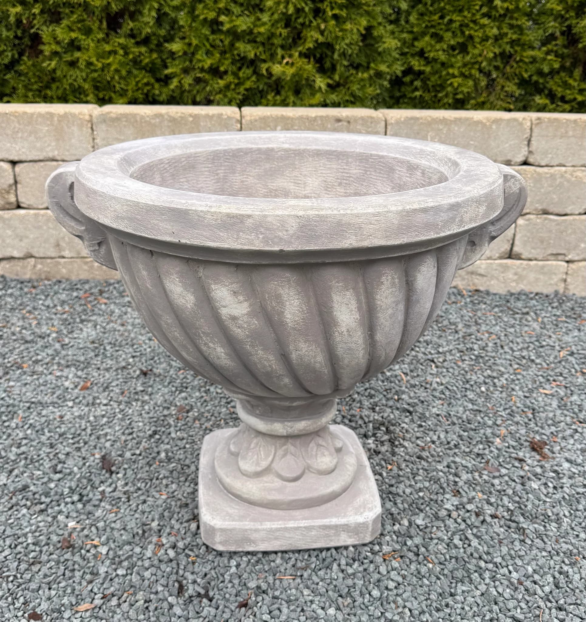 Large Twist Urn